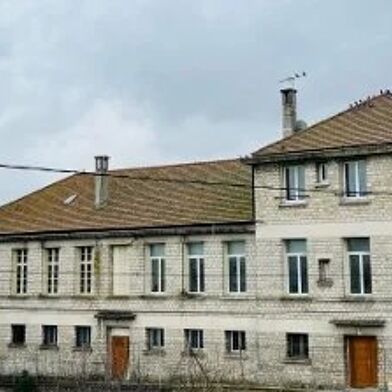 Immeuble  825243 €