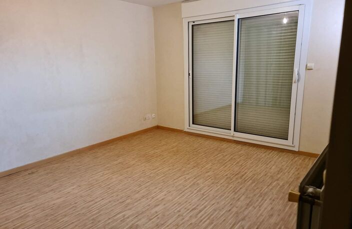 Location appartement 1 pièce 37 m² à Perpignan (66000) — photo 2