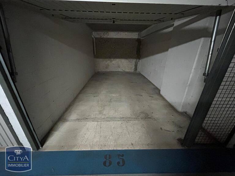 Garage   — photo 1