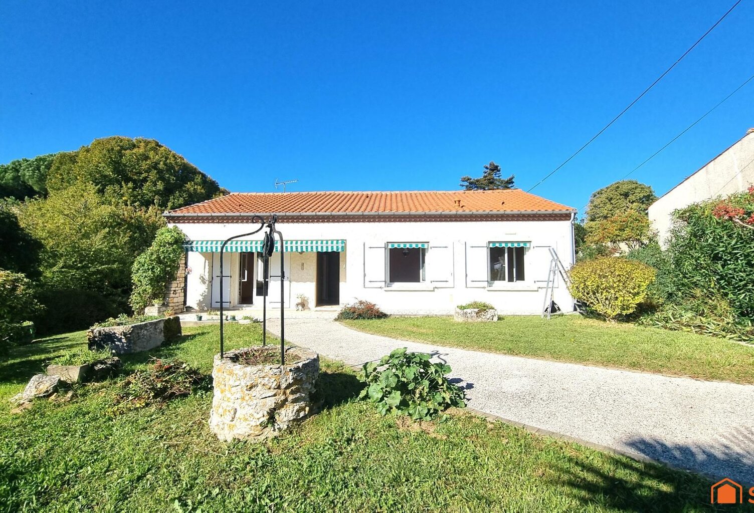 3 maisons: Ensemble immobilier au calme en plein centre. — photo 1