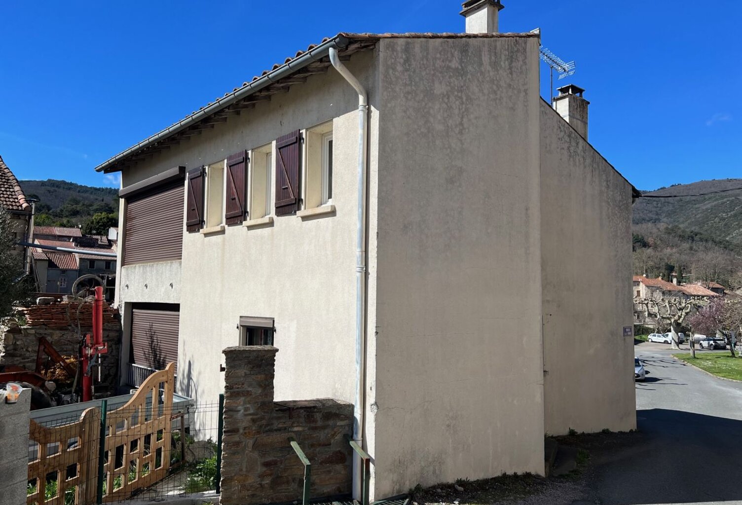 Maison de village avec terrasse couverte — photo 1