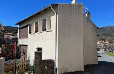Maison de village avec terrasse couverte — photo du bien
