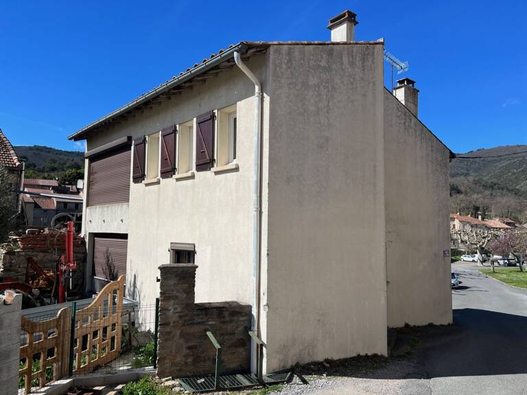 Maison de village avec terrasse couverte — photo 1