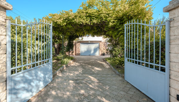 Villa / Maison 6 pièces  à vendre Hyères 83400