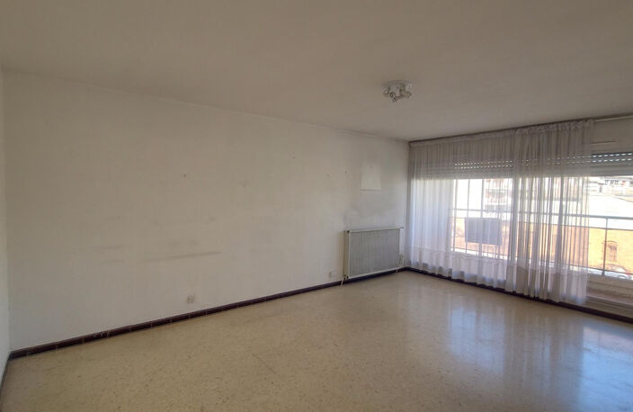 APPARTEMENT T3 AVEC LOGGIA, ASCENSEUR, PROCHE JARDINS DE LA — photo 2