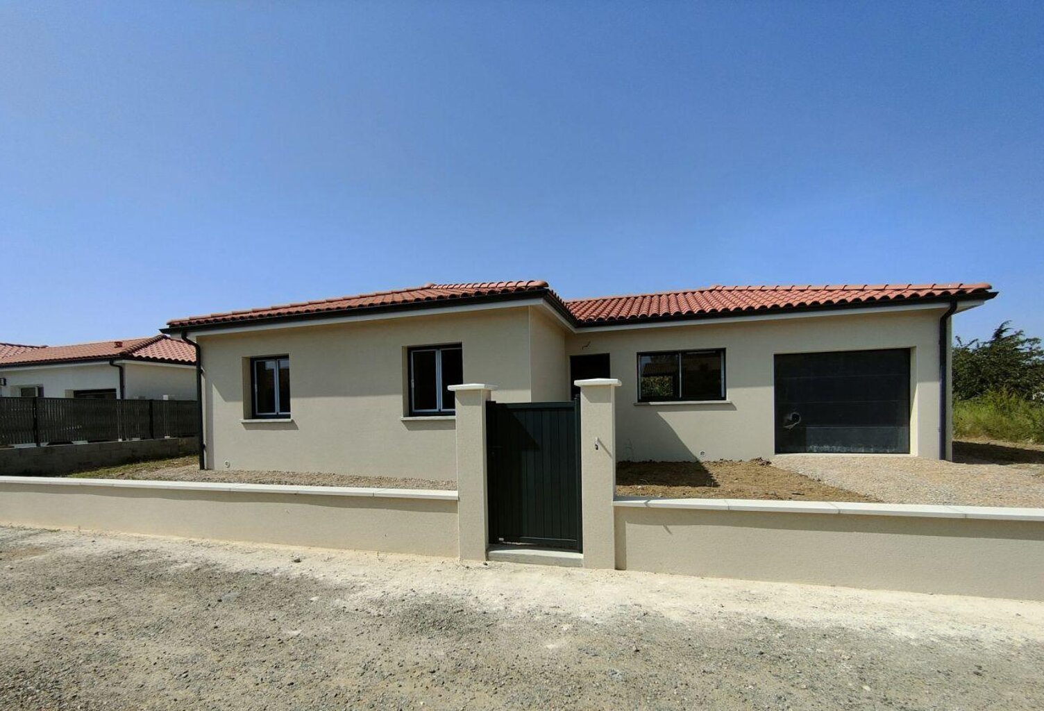 Villa — photo 1