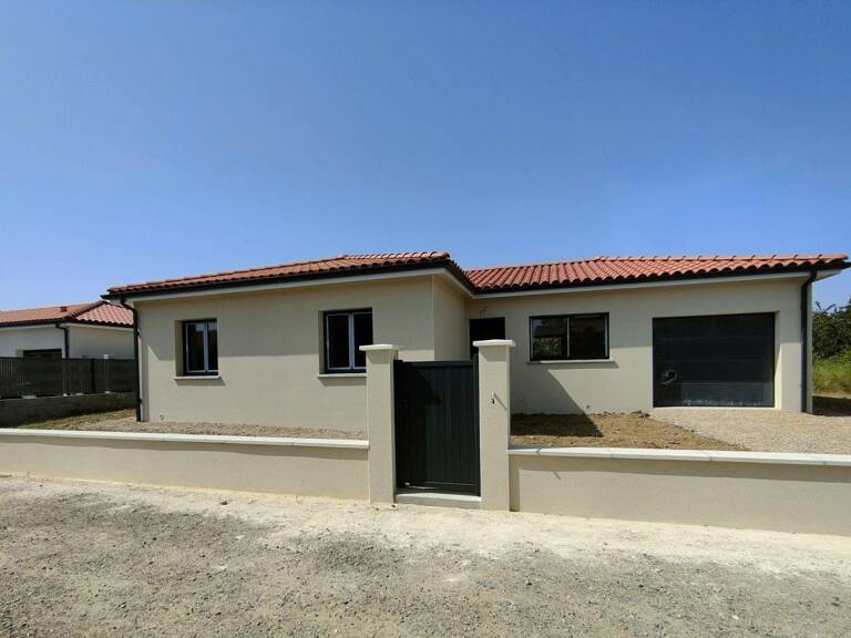 Villa — photo 1