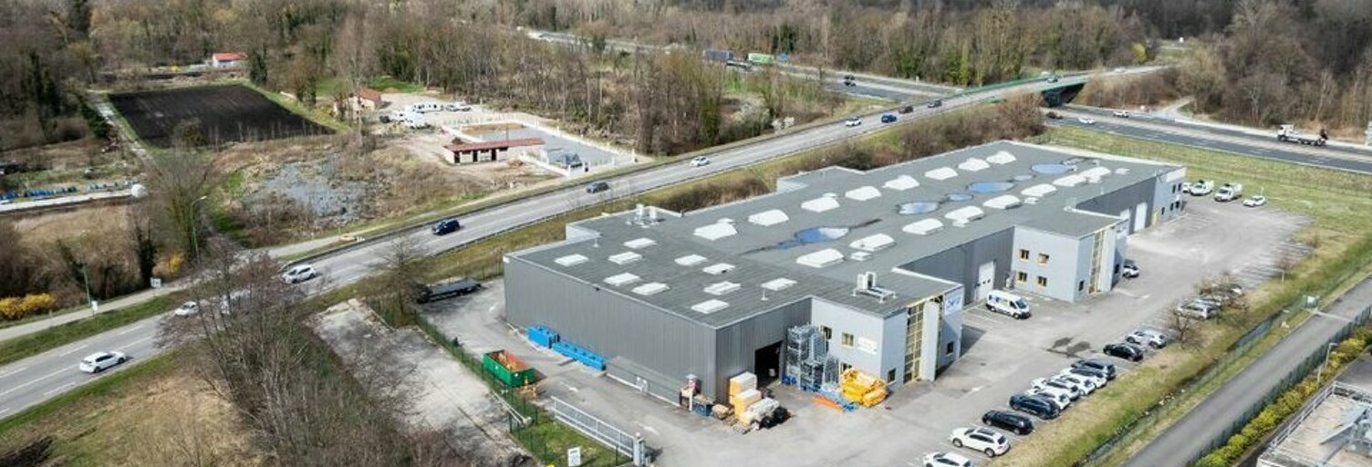 Commerce  415 m² à louer à La Verpillière (38290)