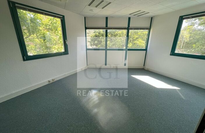 BUREAUX à LOUER — photo 3