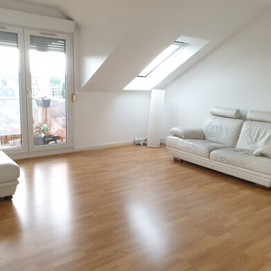 Appartement 3 pièces 886 €