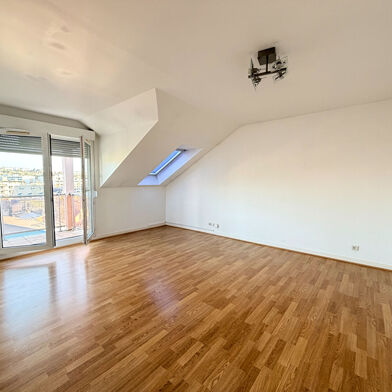Appartement 3 pièces 886 €