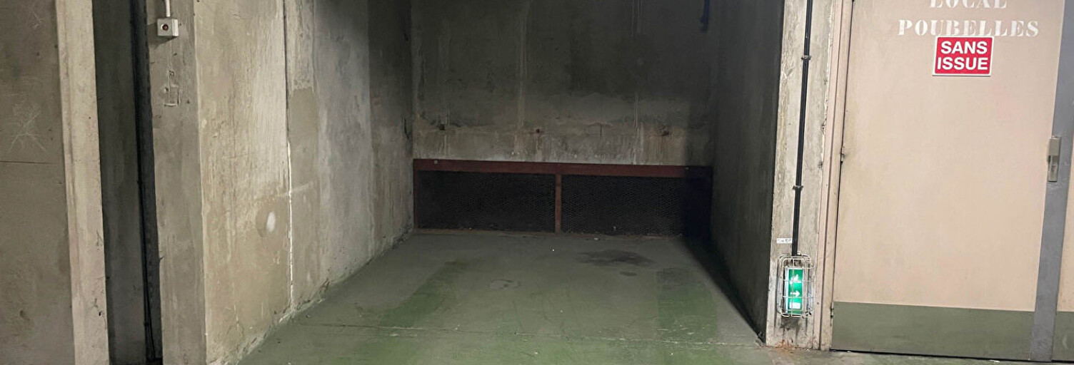 Garage   m² à louer à Villeurbanne (69100)