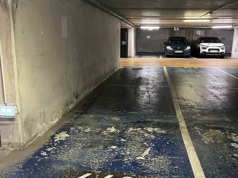 PARKING à VENDRE — photo 1