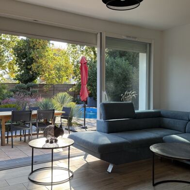 Maison 6 pièces 741600 €