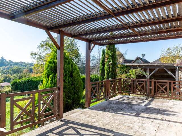 Maison en pierre de 4 pièces principales — photo du bien