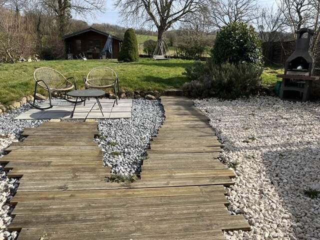 Maison en pierre de 8 pièces principales — photo du bien