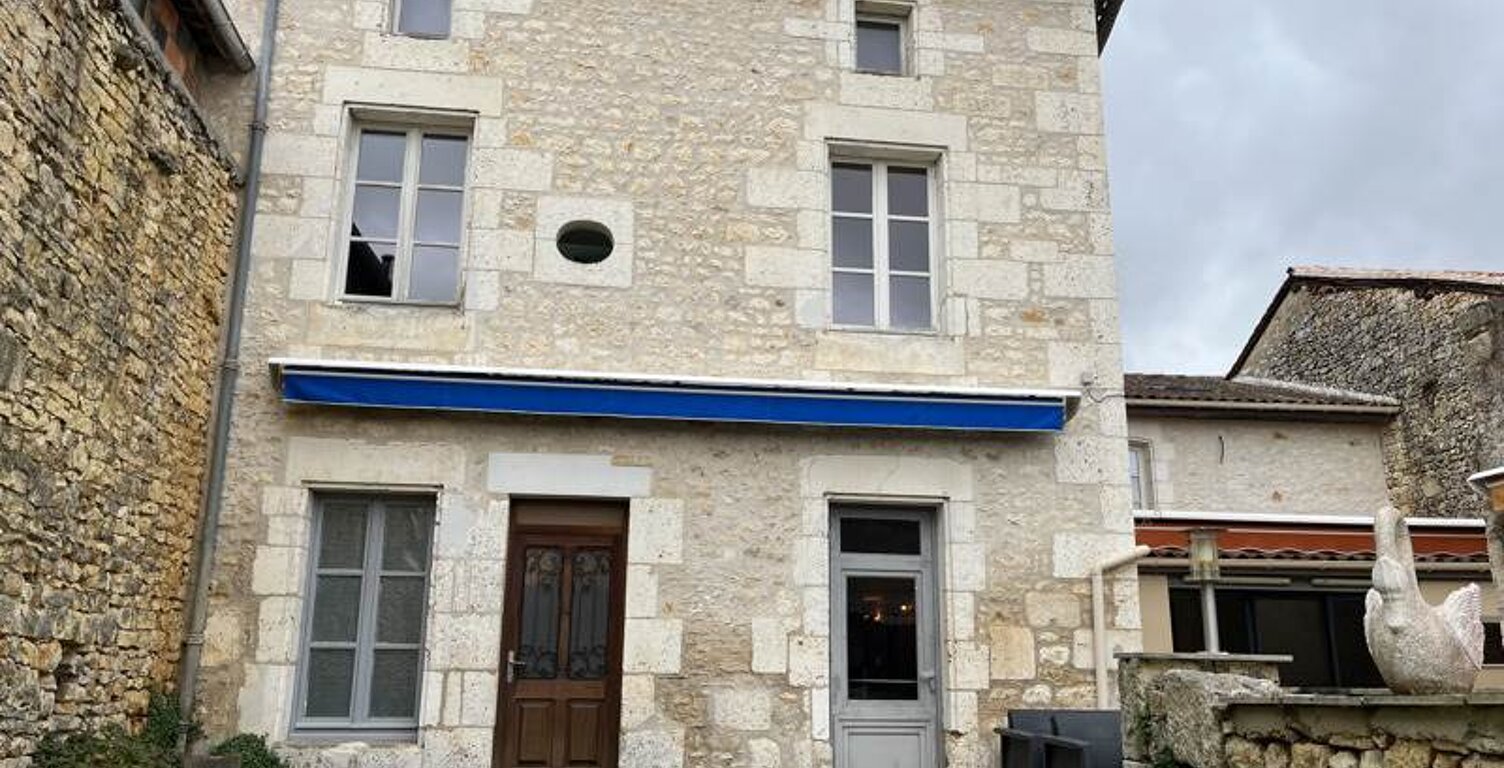 Vente immeuble   La Rochefoucauld-en-Angoumois (16110) — photo 1