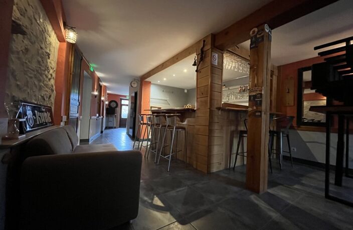 Vente immeuble   La Rochefoucauld-en-Angoumois (16110) — photo 2