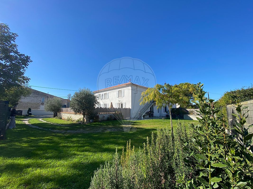 Villa / Maison  T7 à vendre Saujon 17600