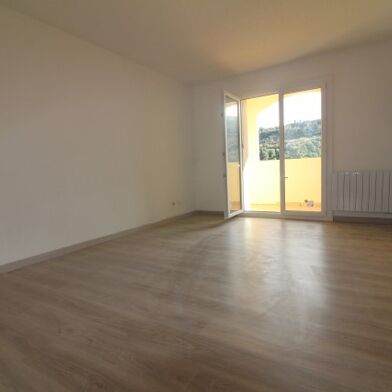 Appartement 3 pièces 815 €