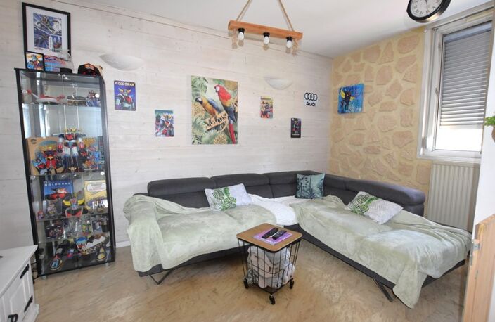 Firminy – Appartement familial lumineux de 121 m² – 7 pièces — photo 2