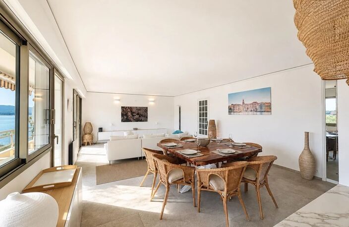 SAINT-TROPEZ — PIEDS DANS L’EAU VUE MER 3 CHAMBRES — photo 4