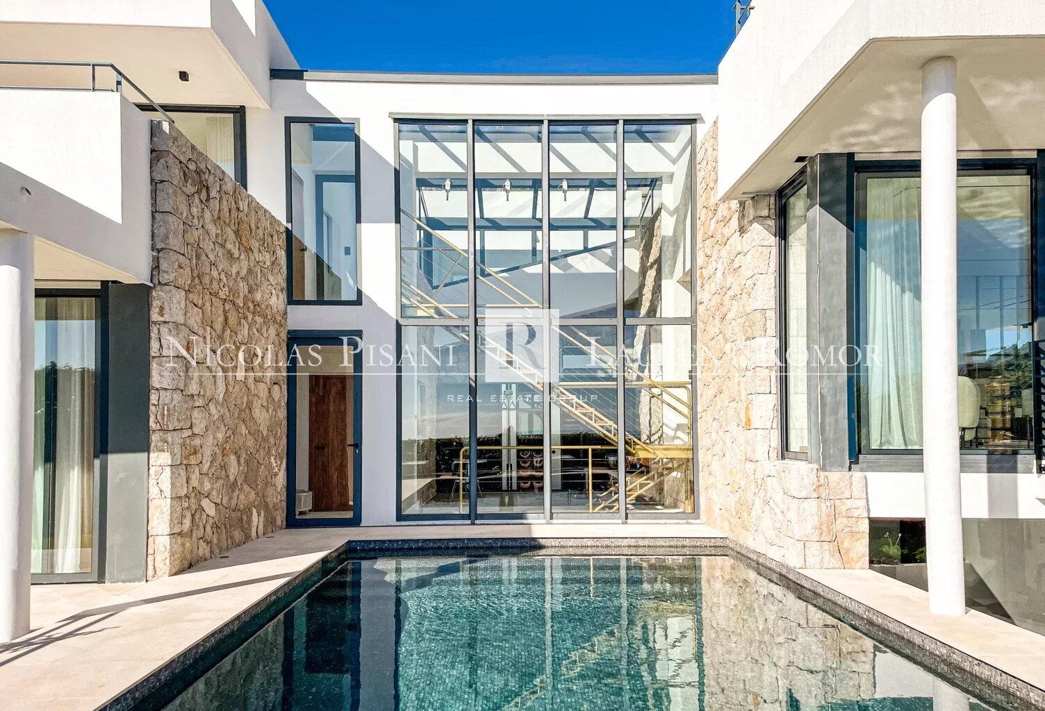 Villa Contemporaine d’Exception à Èze – Élégance, Lumière et Sér — photo 1