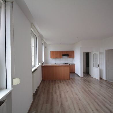 Appartement 6 pièces 699 €