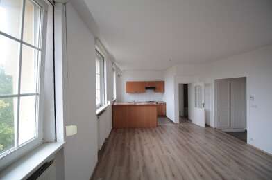 Appartement 6 pièces 699 €