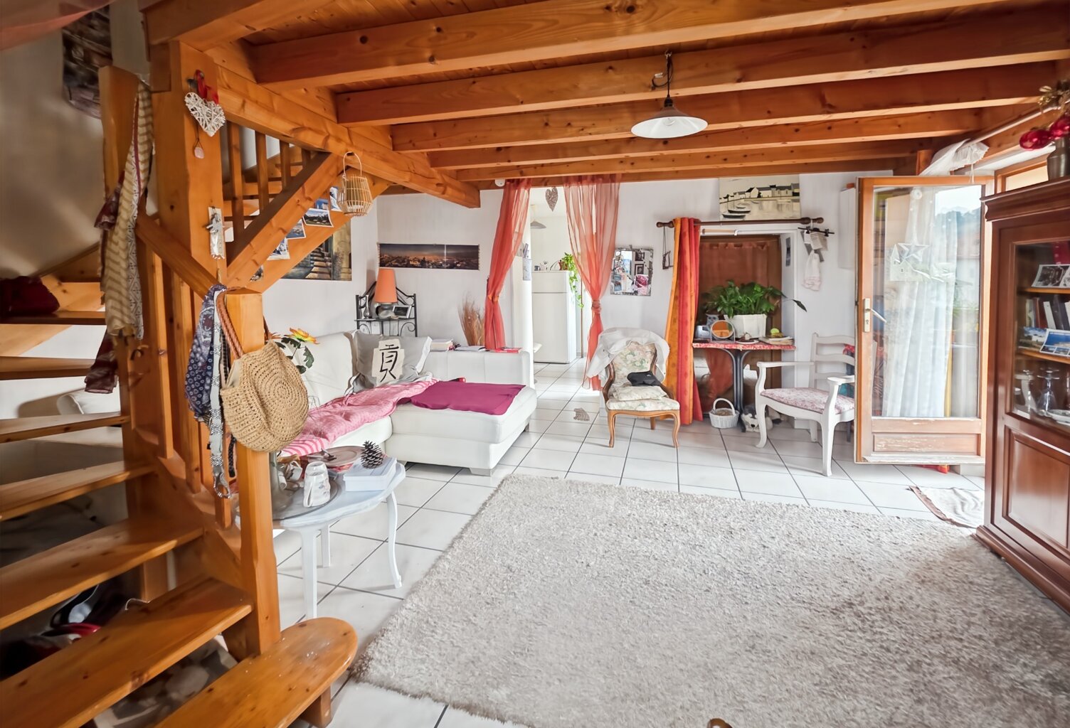IMMEUBLE À FORT POTENTIEL LOCATIF – 257 m² – PLUSIEURS LOGEMENTS – 2 GARAGES – MONTMOROT — photo 1