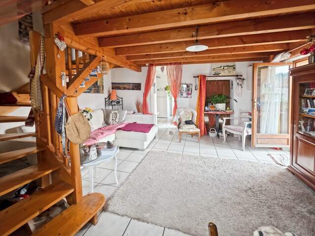 IMMEUBLE À FORT POTENTIEL LOCATIF – 257 m² – PLUSIEURS LOGEMENTS – 2 GARAGES – MONTMOROT — photo du bien