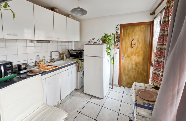 IMMEUBLE À FORT POTENTIEL LOCATIF – 257 m² – PLUSIEURS LOGEMENTS – 2 GARAGES – MONTMOROT — photo 2
