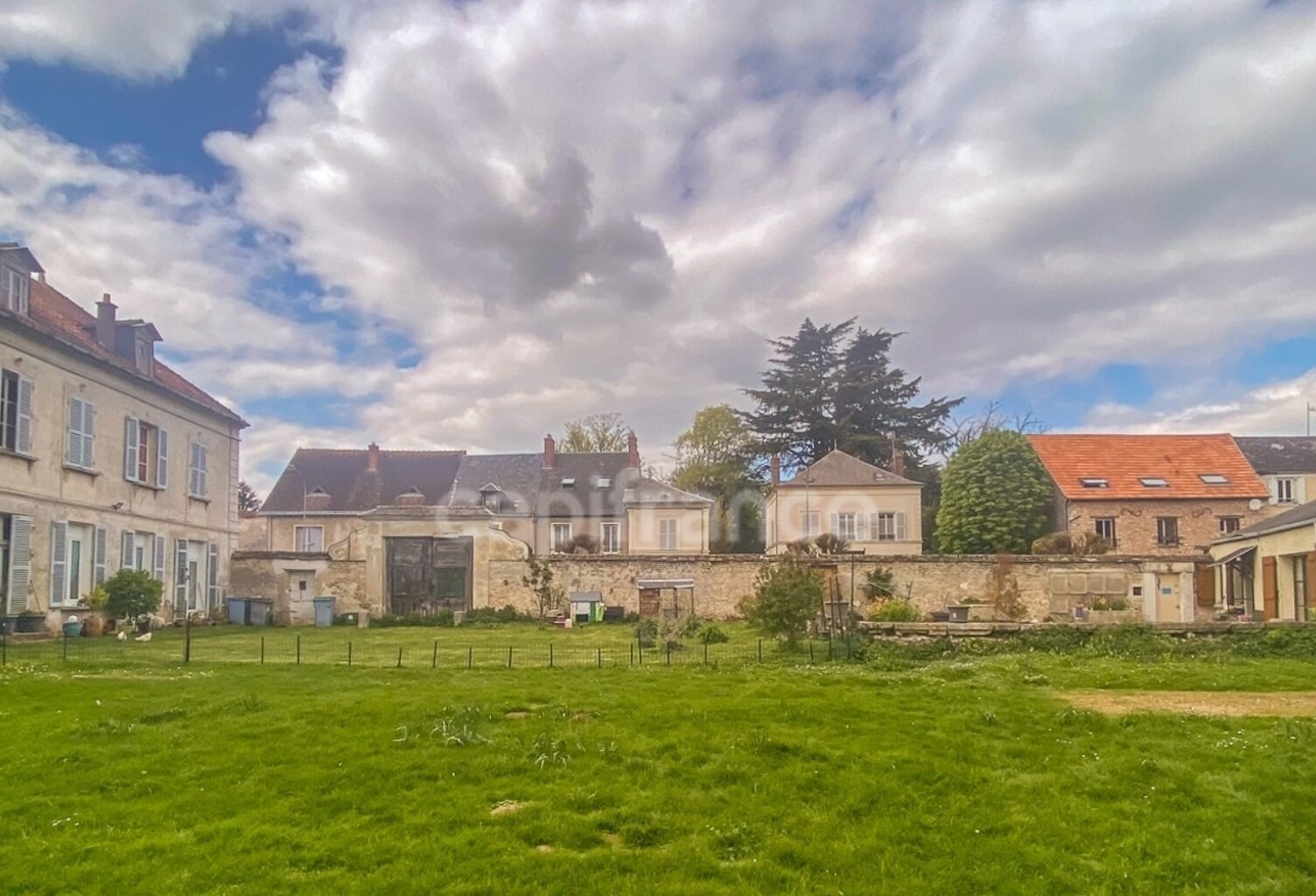 Dpt Essonne (91), à vendre ANGERVILLE propriété composé de 2 maisons (plus de 600 m² habitable) sur terrain de 29700 m² — photo 1