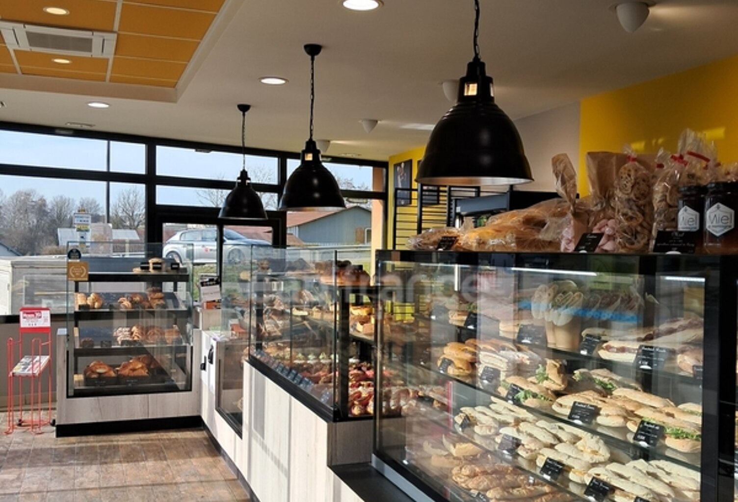À vendre – Murs et Fonds de commerce Boulangerie / Pâtisserie / Snacking / Drive – Secteur Dole (39) — photo 1