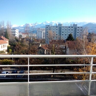 Appartement 3 pièces 945 €