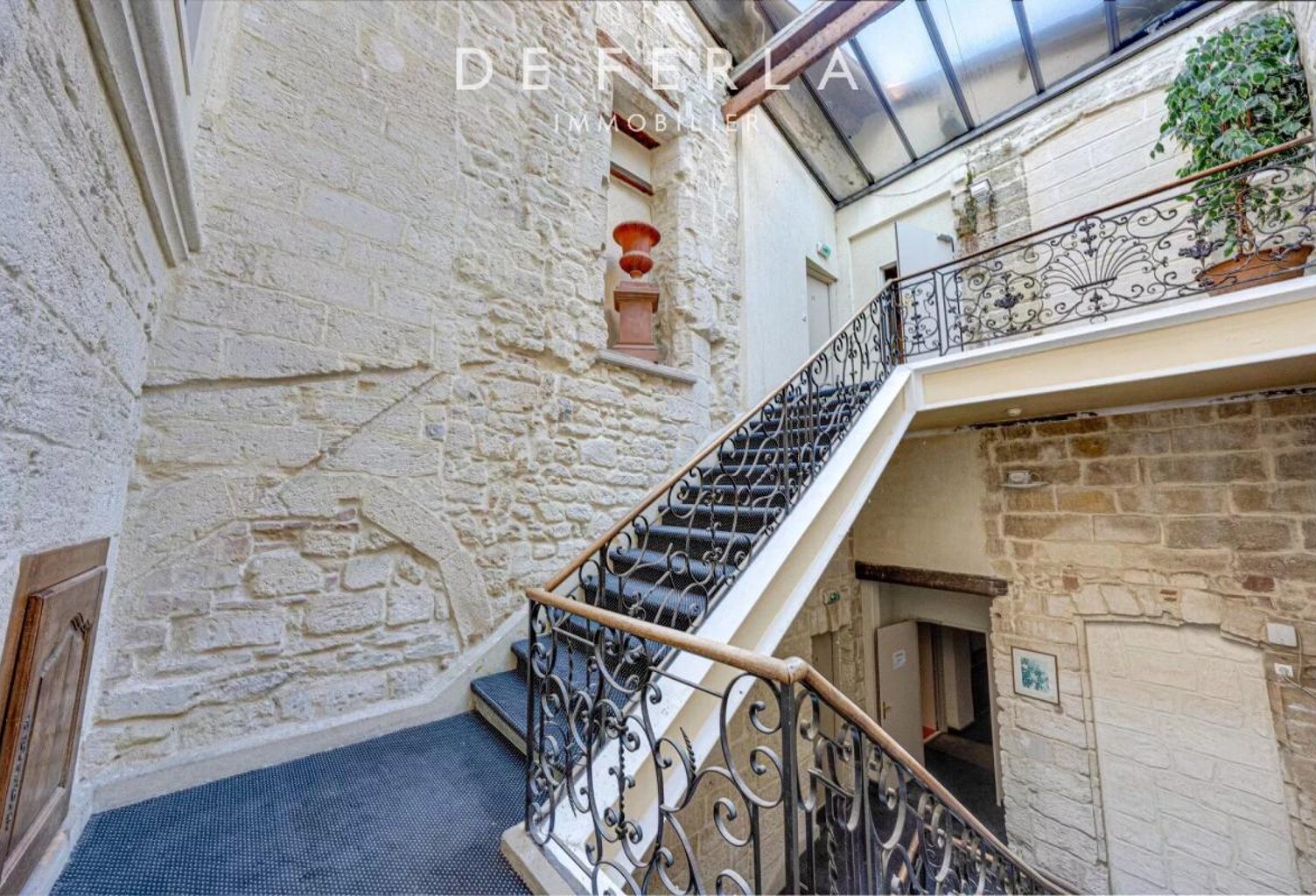 Hôtel d’Exception – 22 pièces – Avignon — photo 1
