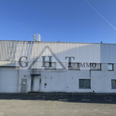 Local industriel  10386 €