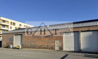 Local industriel  820 m² à louer à Massy (91300)