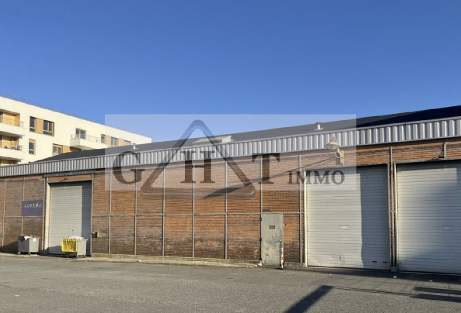 Entrepôt & bureaux 820 m² — photo 1