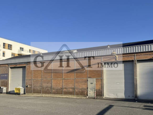 Entrepôt & bureaux 820 m² — photo du bien