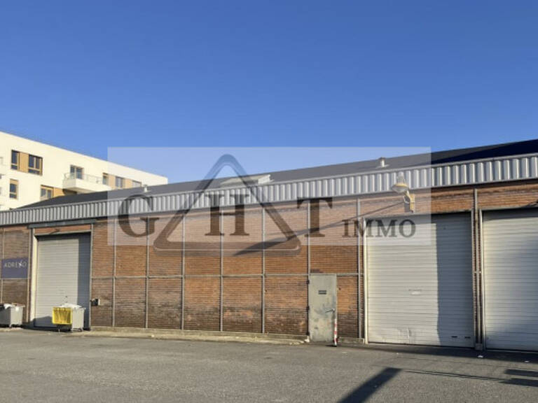Entrepôt & bureaux 820 m² — photo 1