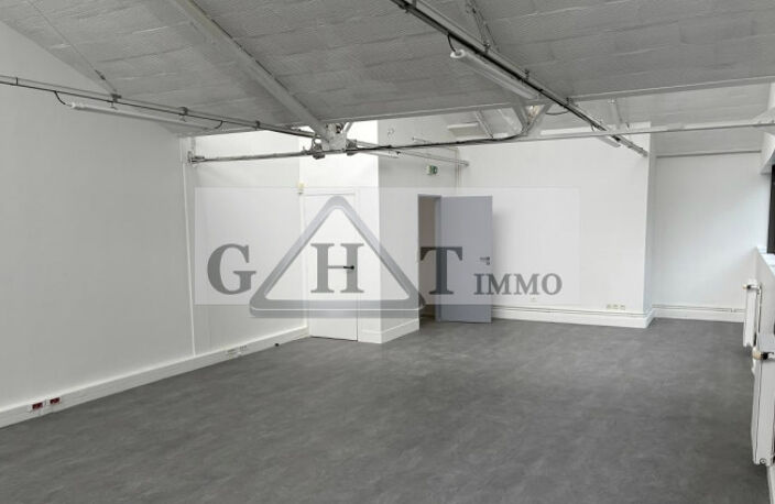 Entrepôt & bureaux 820 m² — photo 4