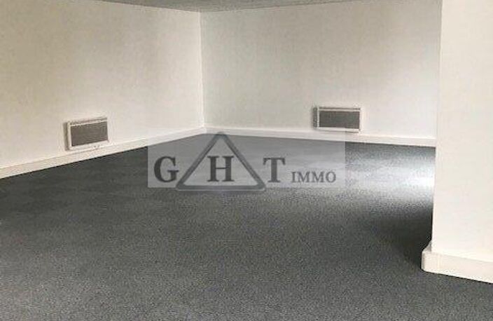 ENTREPOT BUREAU 221 M² A LOUER BUSSY SAINT GEORGES — photo 3