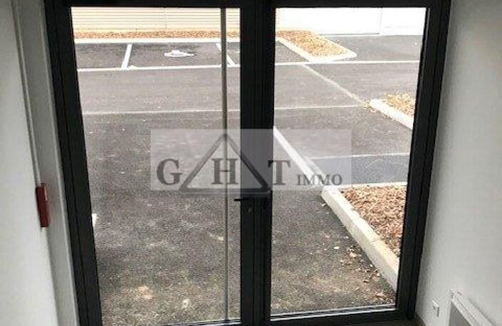 ENTREPOT BUREAU 221 M² A LOUER BUSSY SAINT GEORGES — photo 4