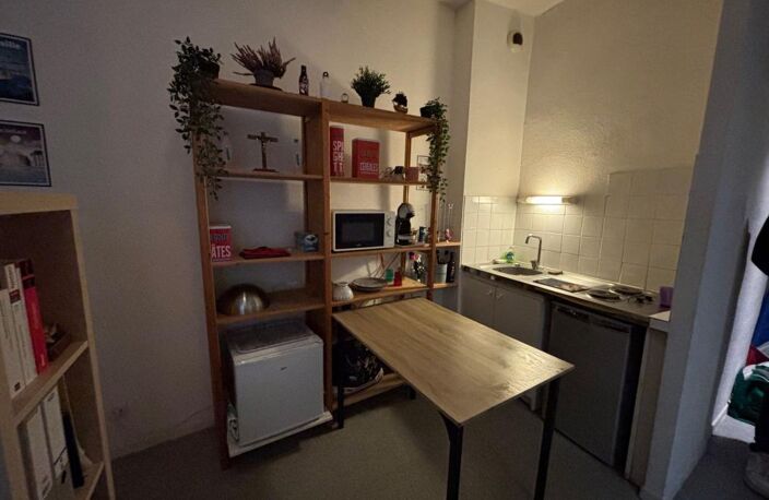Appartement À Vendre T1 bis en Duplex aux Carmes — photo 3