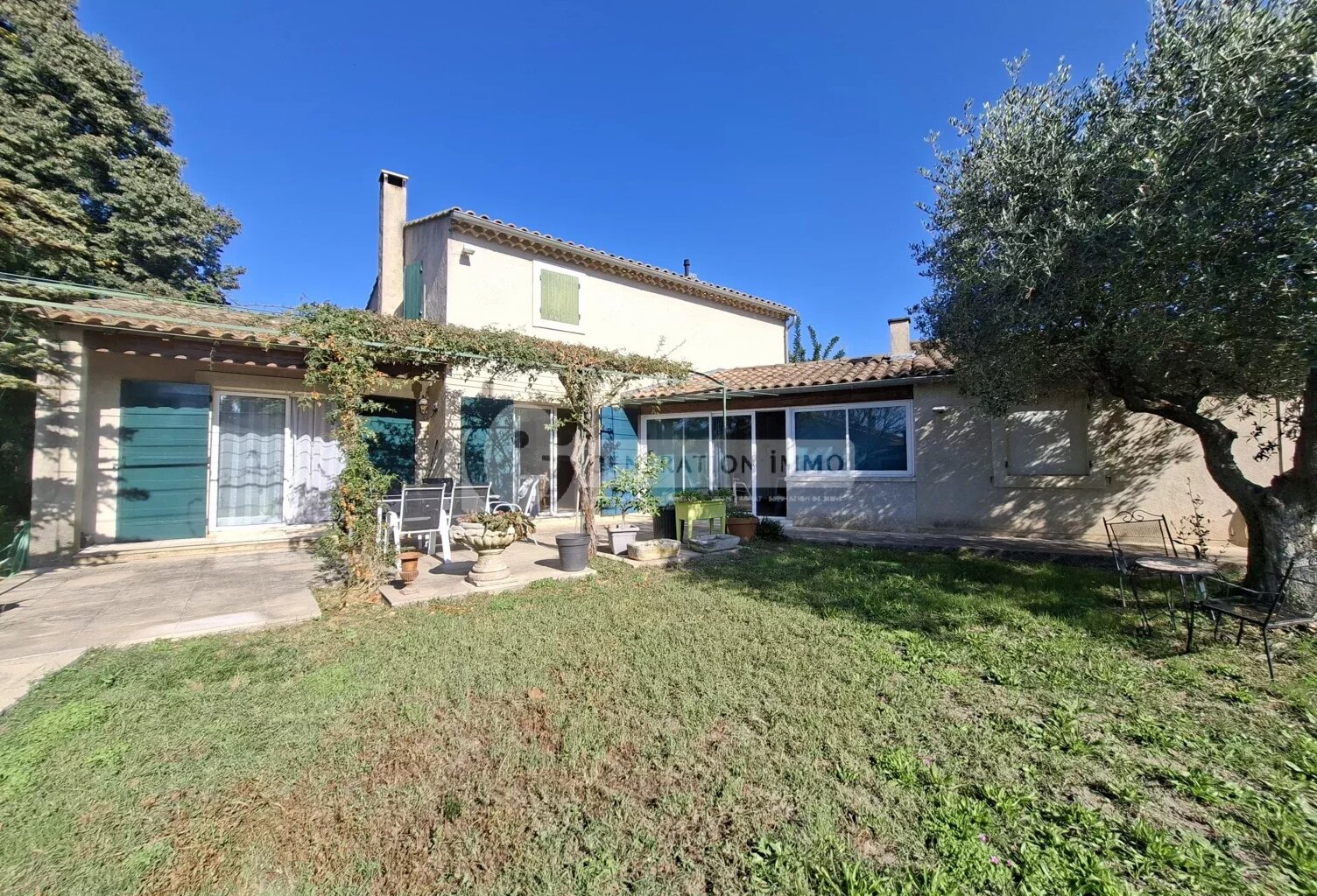 Maison familiale avec piscine et dépendances à Saint-Rémy-de-Pro — photo 1