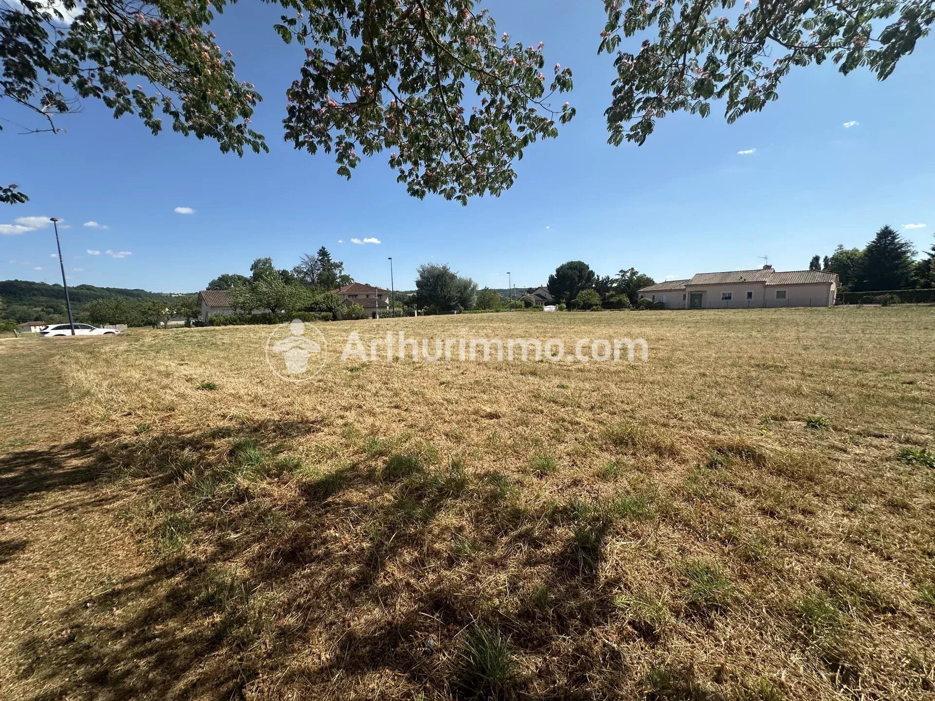 Vente Terrain 2500 m2 à Saint-Astier · 33 000 €