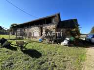 MAISON DE CHARME SUR 18 HECTARES AVEC DÉPENDANCES — photo 2