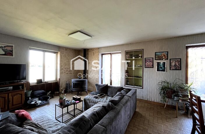 MAISON DE CHARME SUR 18 HECTARES AVEC DÉPENDANCES — photo 4