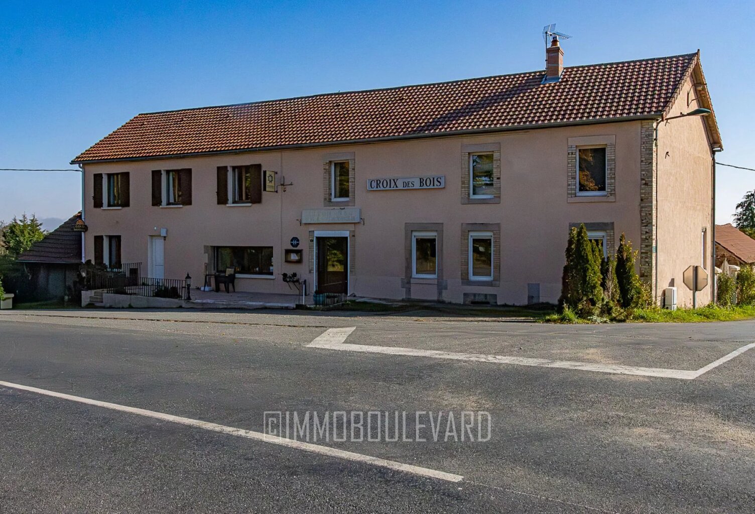 À vendre : chambre d’hôtes & mini-camping à Lalizolle — photo 1